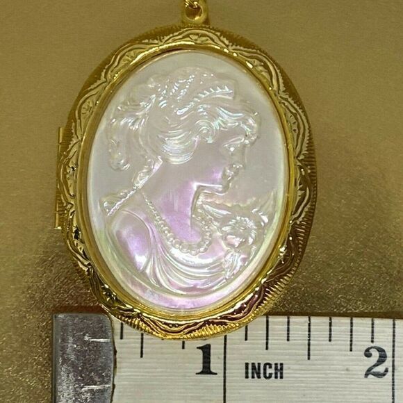 COPY - Pearl Victorian Lady Cameo Gold Locket Necklace - Picture 6 of 7